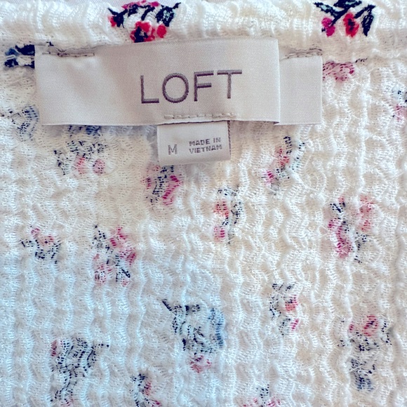 Loft Blue and Red Floral Blouse Size Medium - Picture 2 of 2